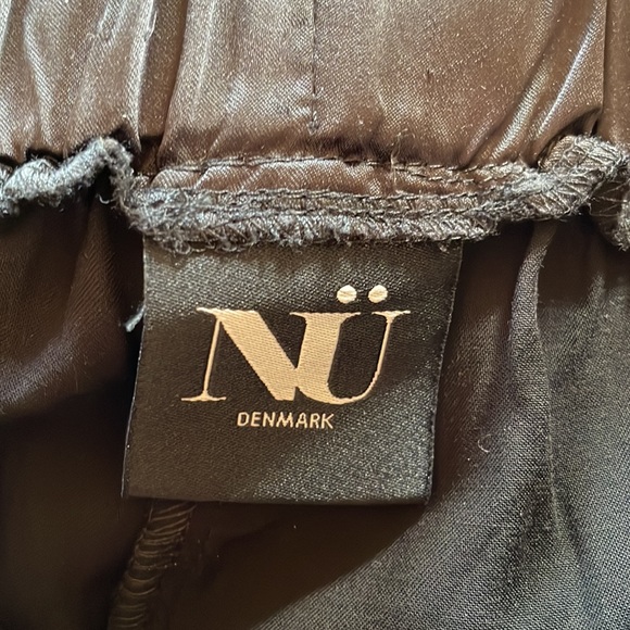 Dressy jogger type pants, elastic around waist and ankles, trimmed in satin - Picture 5 of 7